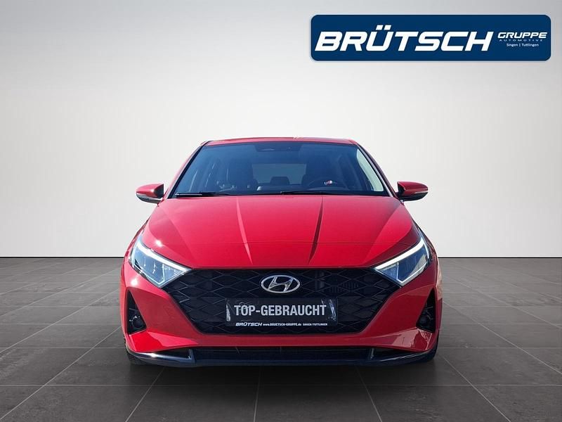 Gebraucht Hyundai i20 Intro Edition 101 PS (74 kW) 2021 Tomato red Kleinwagen