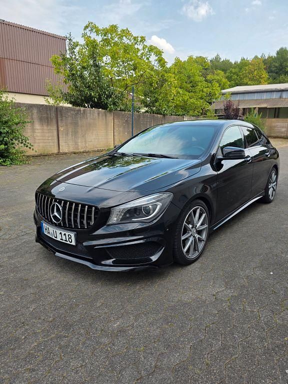 Schwarz Gebraucht 2015 Mercedes CLA200 AMG line Limousine | 18.499 € (Fairer Preis) - Bild 1/4