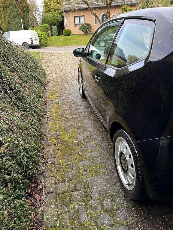 Second-hand VW up! 75 CP (55 kW) 2012 Negru Hatchback