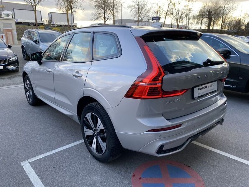 Gebraucht Volvo XC60 Plus 398 PS (292 kW) 2023 Silver dawn / metallic SUV