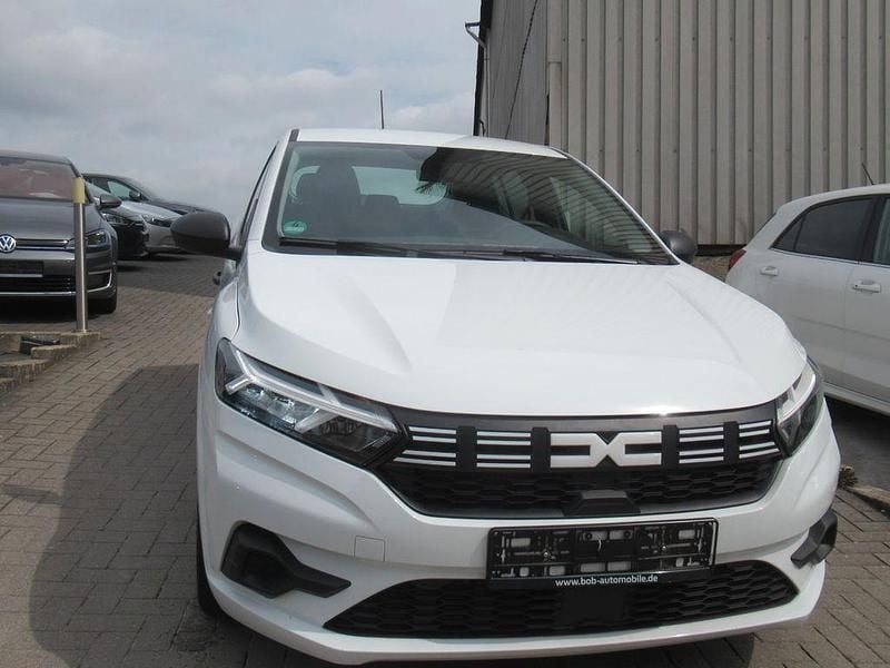 Weiß Gebraucht 2024 Dacia Sandero Essentiel Kleinwagen | 13.990 € (Guter Preis) - Bild 1/4