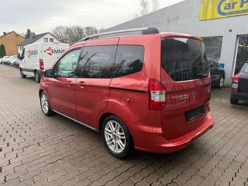 Gebraucht Ford Tourneo Courier Titanium 101 PS (74 kW) 2015 Rot Van / Kleinbus