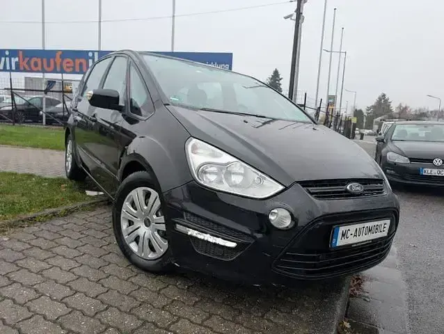 Second-hand Ford S-MAX Trend 140 CP (102 kW) 2013 Negru Monovolum