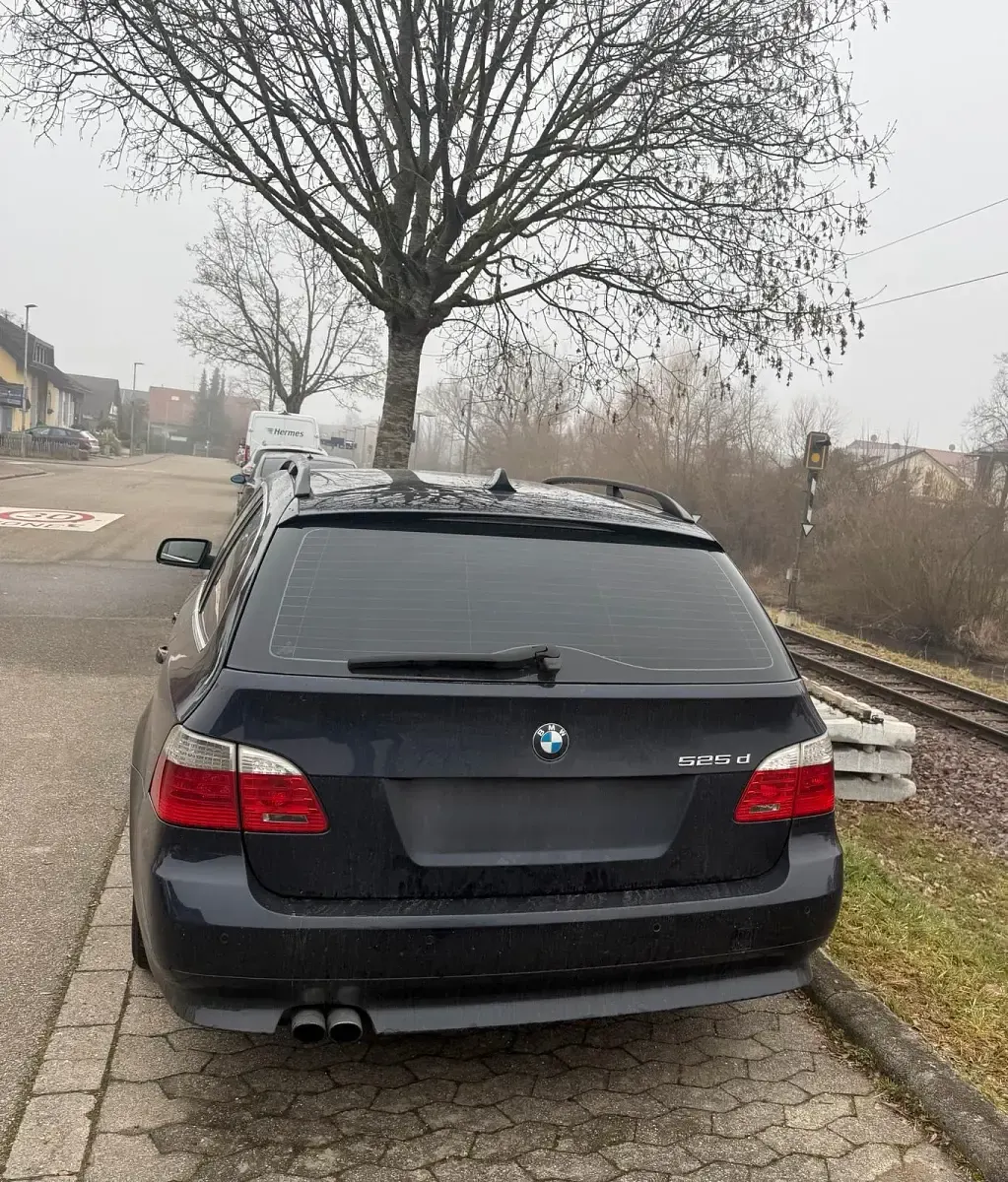 Używany BMW 525 197 KM (144 kW) 2009 Niebieski Kombi