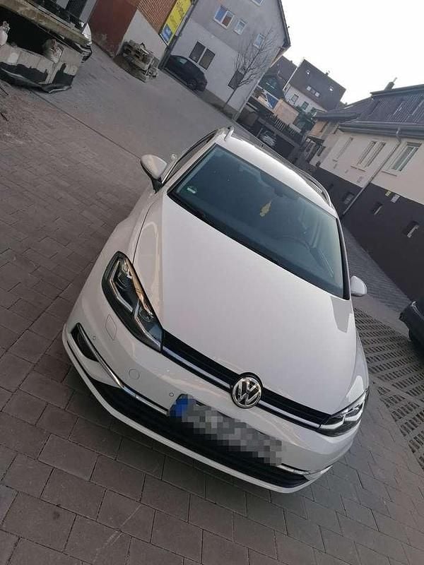 Weiß Gebraucht 2020 VW Golf VII Highline Kombi | 14.500 € (Superpreis) - Bild 1/4