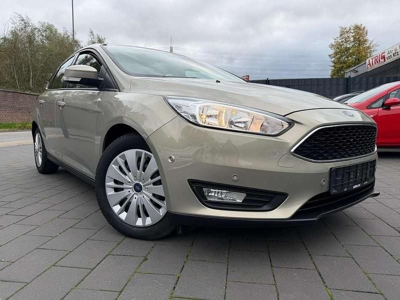 Tectonic silver Gebraucht 2016 Ford Focus Trend Kleinwagen | 6.550 € (Superpreis) - Bild 1/3