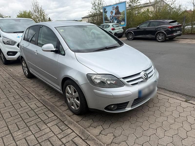 Second-hand VW Golf V 105 CP (77 kW) 2007 Argintiu Berlinǎ