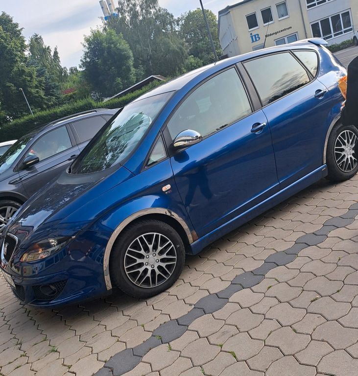 Blau Gebraucht 2004 Seat Altea Van / Kleinbus | 1.400 € (Guter Preis) - Bild 1/3