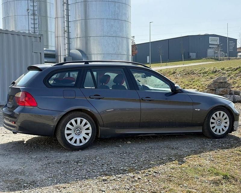 Gebraucht BMW 318 Advantage 143 PS (105 kW) 2008 Grau Kombi