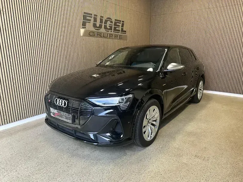 Gebraucht Audi e-tron Ambiente 369 kW (503 PS) 2022 Brillantschwarz SUV
