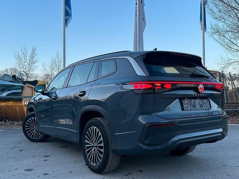 Second-hand VW Tayron 193 CP (141 kW) 2025 Gri SUV