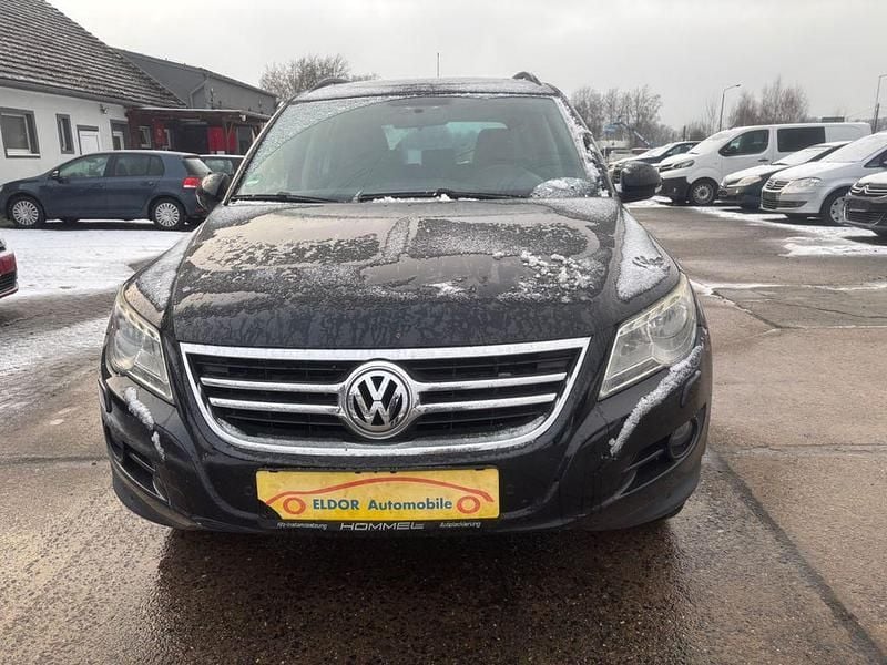 Schwarz Gebraucht 2009 VW Tiguan Track & Field SUV | 3.900 € - Bild 1/4