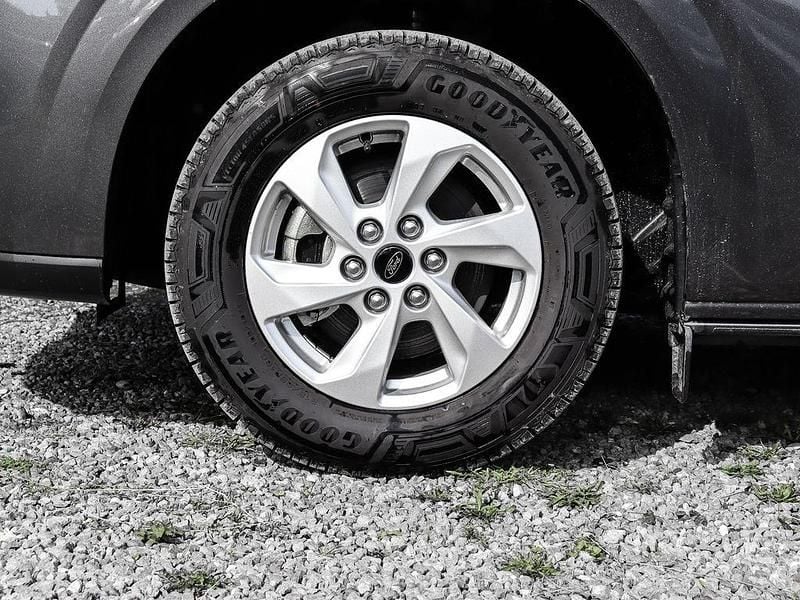 Gebraucht Ford Tourneo Trend 136 PS (100 kW) 2024 Magneticgrau (metallic) Van / Kleinbus