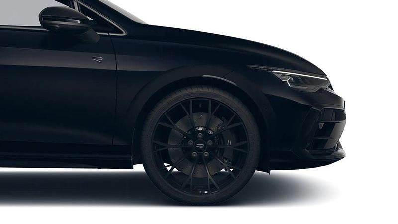 Gebraucht VW Golf VIII R 333 PS (244 kW) 2026 Grenadillschwarz metallic Limousine