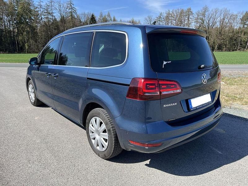Gebraucht VW Sharan Comfortline 150 PS (110 kW) 2017 Blau Van / Kleinbus
