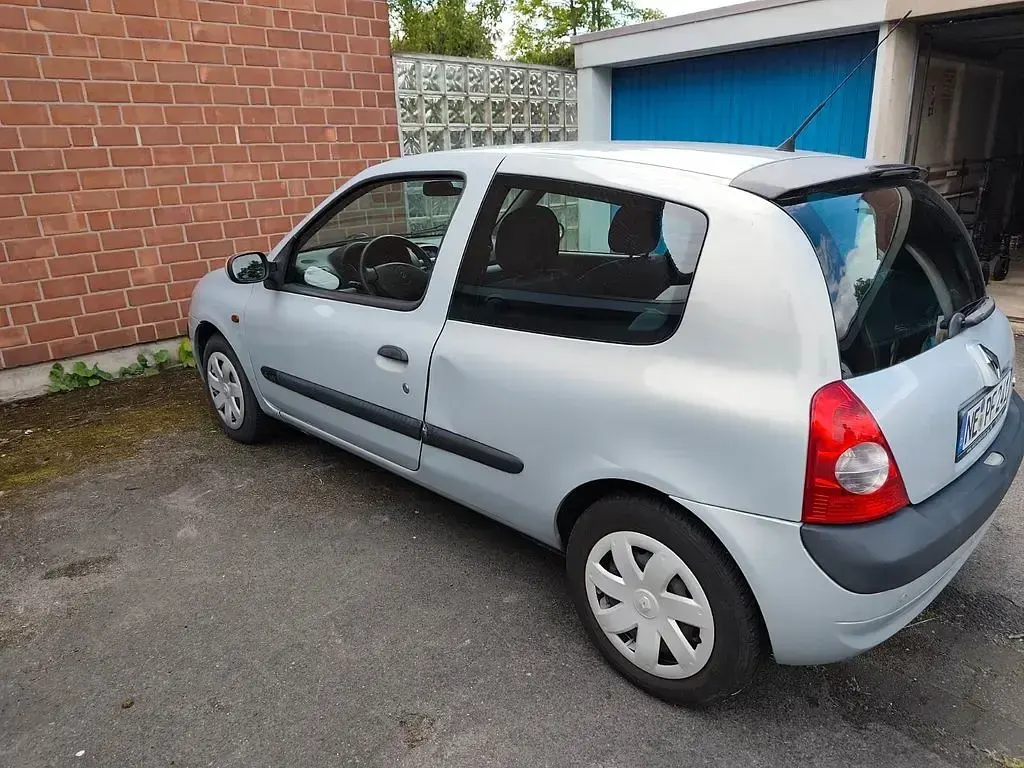 Gebraucht Renault Clio II Dynamique 98 PS (72 kW) 2003 Grau Limousine