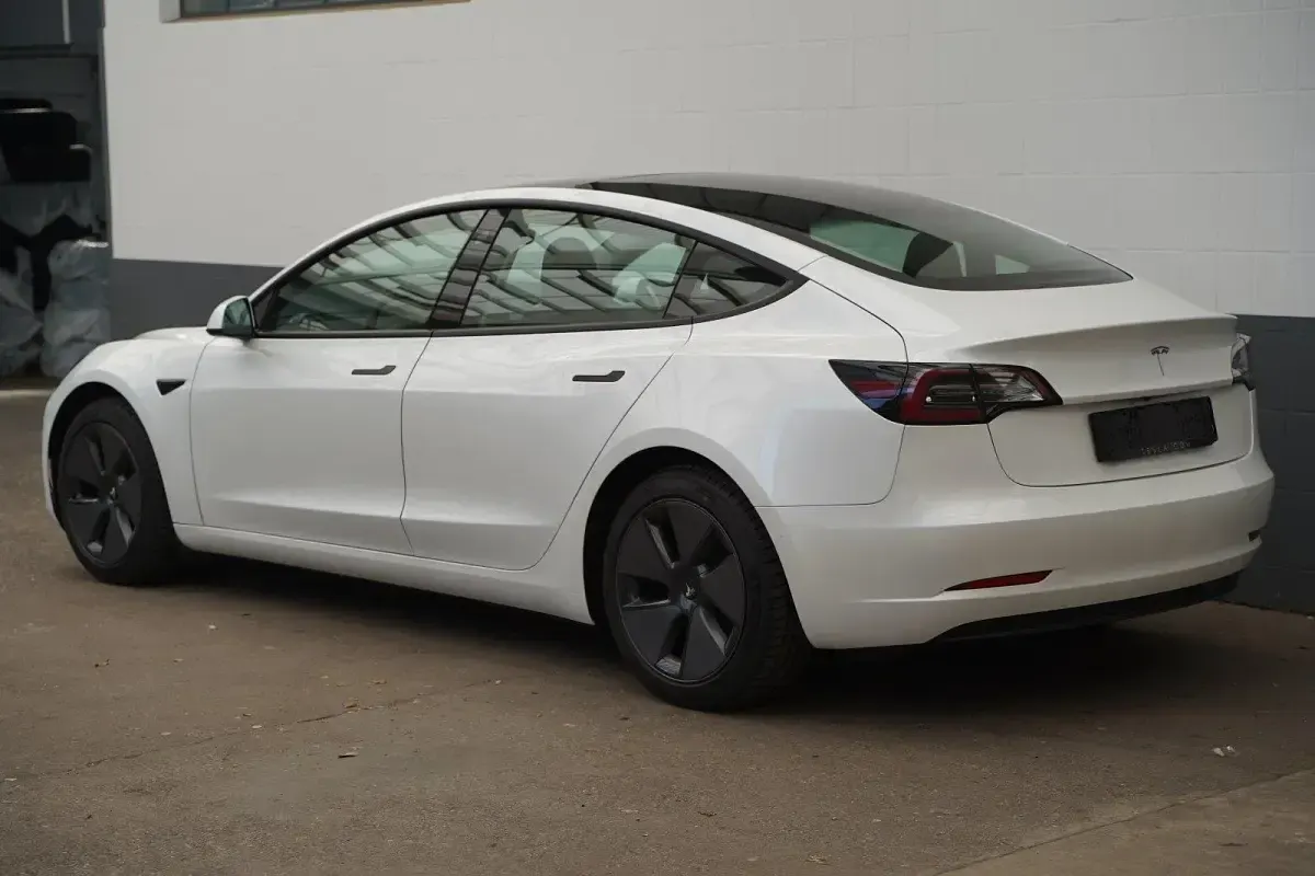 Gebraucht Tesla Model 3 Standard Range 208 kW (283 PS) 2021 Weiß Limousine