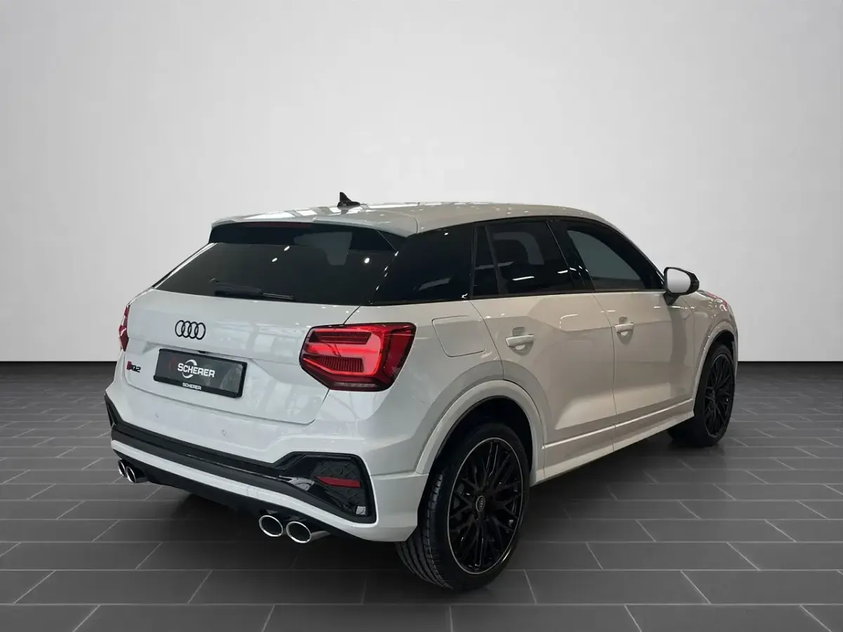 Neu Audi SQ2 Ambiente 301 PS (221 kW) 2026 Gletscherweiß metallic (metallic) SUV