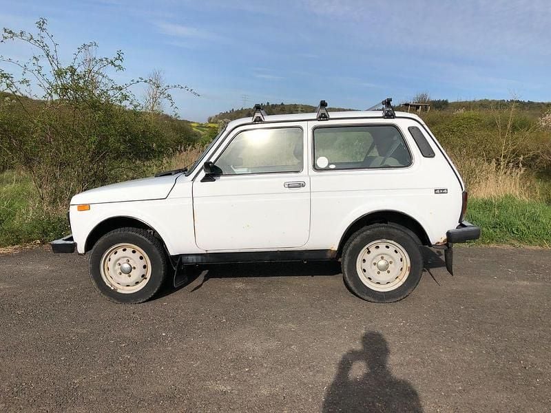 Gebraucht Lada niva 82 PS (60 kW) 2010 Weiß SUV