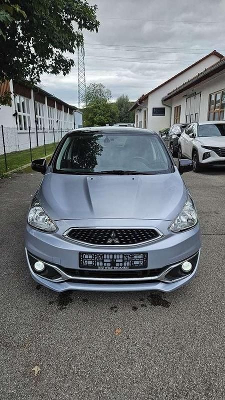 Grau Gebraucht 2016 Mitsubishi Space Star Diamant Edition Kleinwagen | 6.900 € (Guter Preis) - Bild 1/4