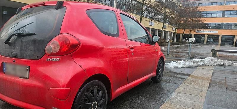 Gebraucht Toyota Aygo 68 PS (50 kW) 2006 Rot Kleinwagen