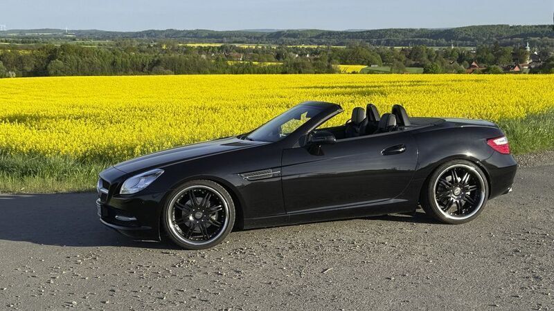 Second-hand Mercedes SLK200 184 CP (135 kW) 2011 Negru Cabrio