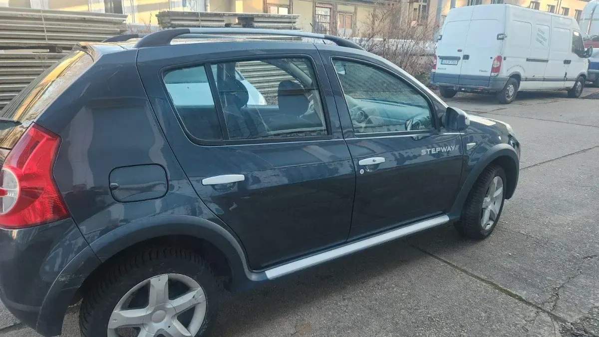 Gebraucht Dacia Sandero Stepway 84 PS (61 kW) 2012 Grau Limousine