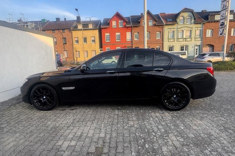 Gebraucht BMW 730 245 PS (180 kW) 2011 Schwarz Limousine