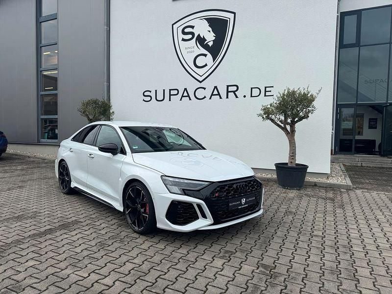 Weiß Gebraucht 2024 Audi RS3 Sport Limousine | 57.499 € (Superpreis) - Bild 1/4