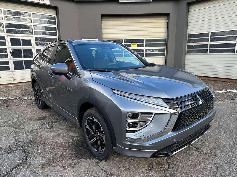 Gebraucht Mitsubishi Eclipse Cross Plus 98 PS (72 kW) 2023 Platinumgrau SUV