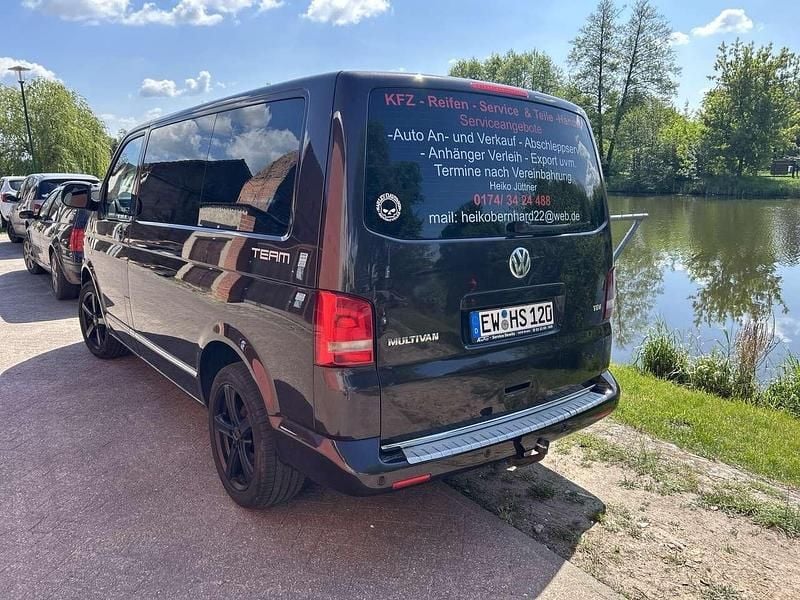 Gebraucht VW Multivan Team 140 PS (102 kW) 2011 Braun Van / Kleinbus