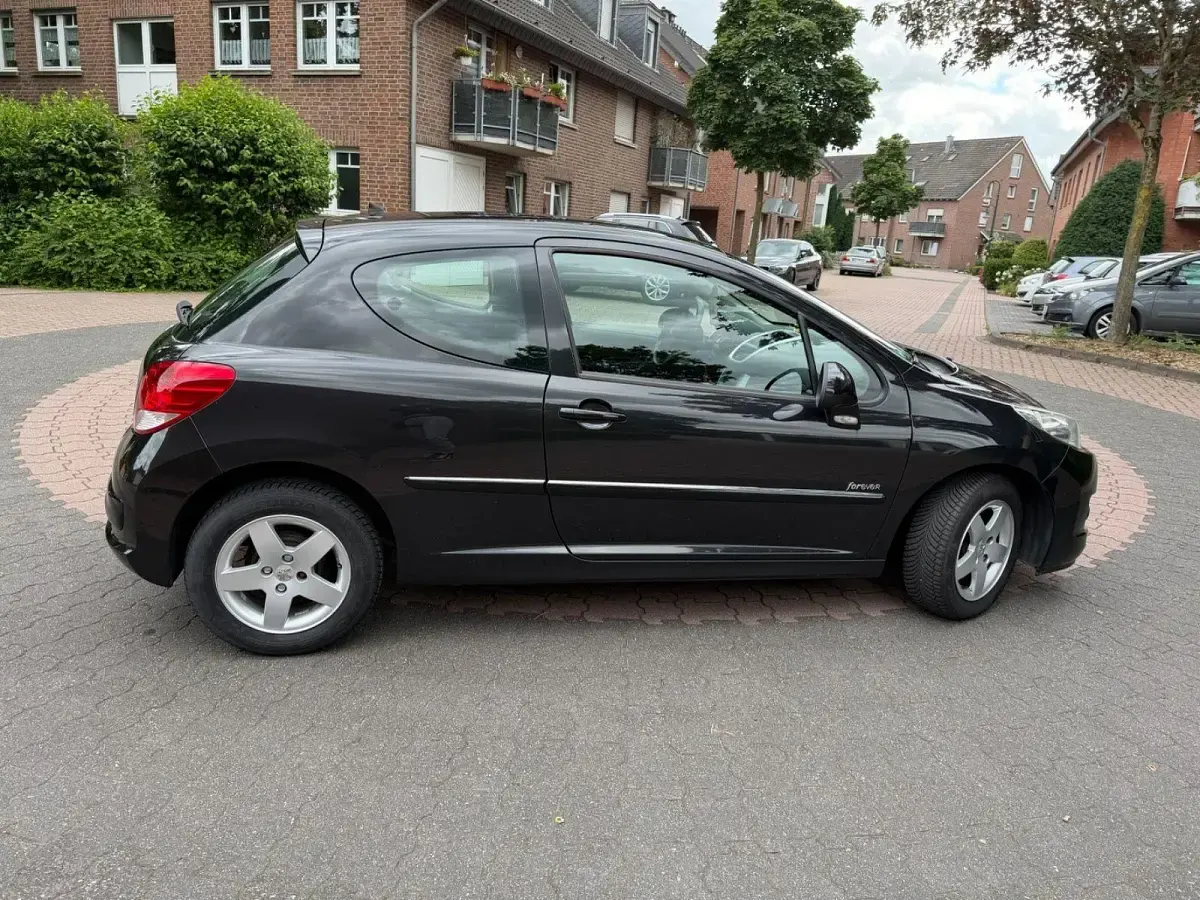 Gebraucht Peugeot 207 Forever 73 PS (53 kW) 2012 Schwarz Limousine