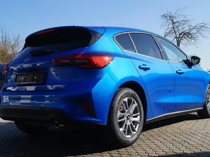 Nowe Ford Focus Titanium X 125 KM (91 kW) 2026 Niebieski Sedan/Limuzyna