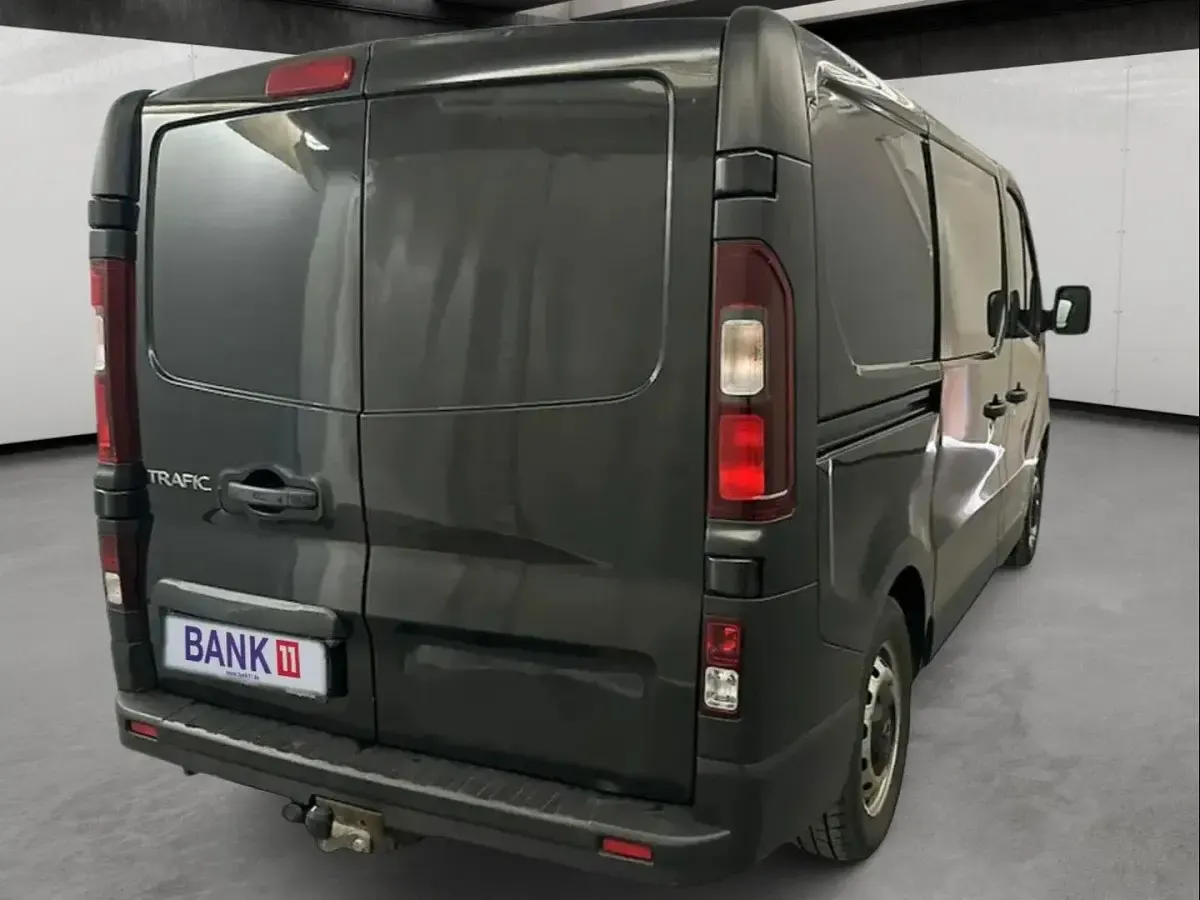 Gebraucht Renault Trafic Komfort 120 PS (88 kW) 2021 Schwarz Van / Kleinbus