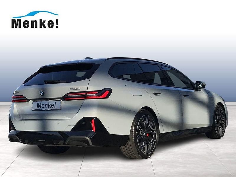 Gebraucht BMW 520 M Sport 197 PS (144 kW) 2025 Brooklyn grau metallic Kombi