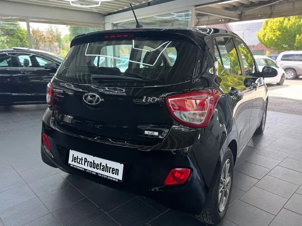 Gebraucht Hyundai i10 Edition 87 PS (63 kW) 2015 Schwarz Kleinwagen