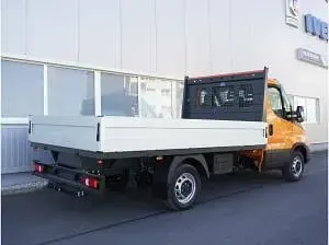 Neu Iveco Daily 136 PS (100 kW) 2025 Orange (orange) Van / Kleinbus