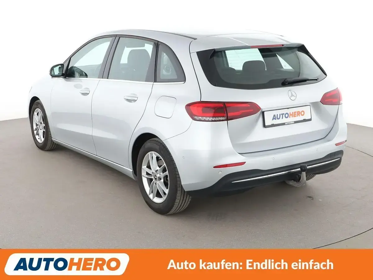 Gebraucht Mercedes B180 Style 136 PS (100 kW) 2019 Grau Van / Kleinbus