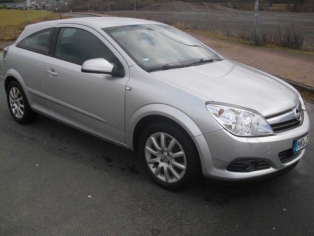 Gebraucht Opel Astra 103 PS (75 kW) 2006 Silber Coupé