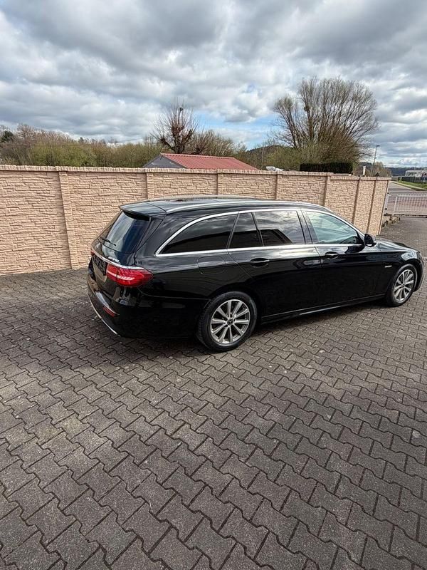 Gebraucht Mercedes E220 194 PS (142 kW) 2018 Schwarz Kombi