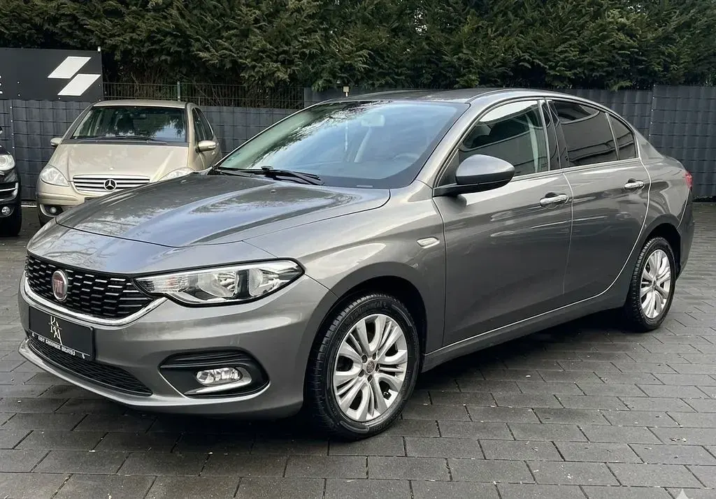 Usado Fiat Tipo Lounge 120 CV (88 kW) 2016 Gris Berlina