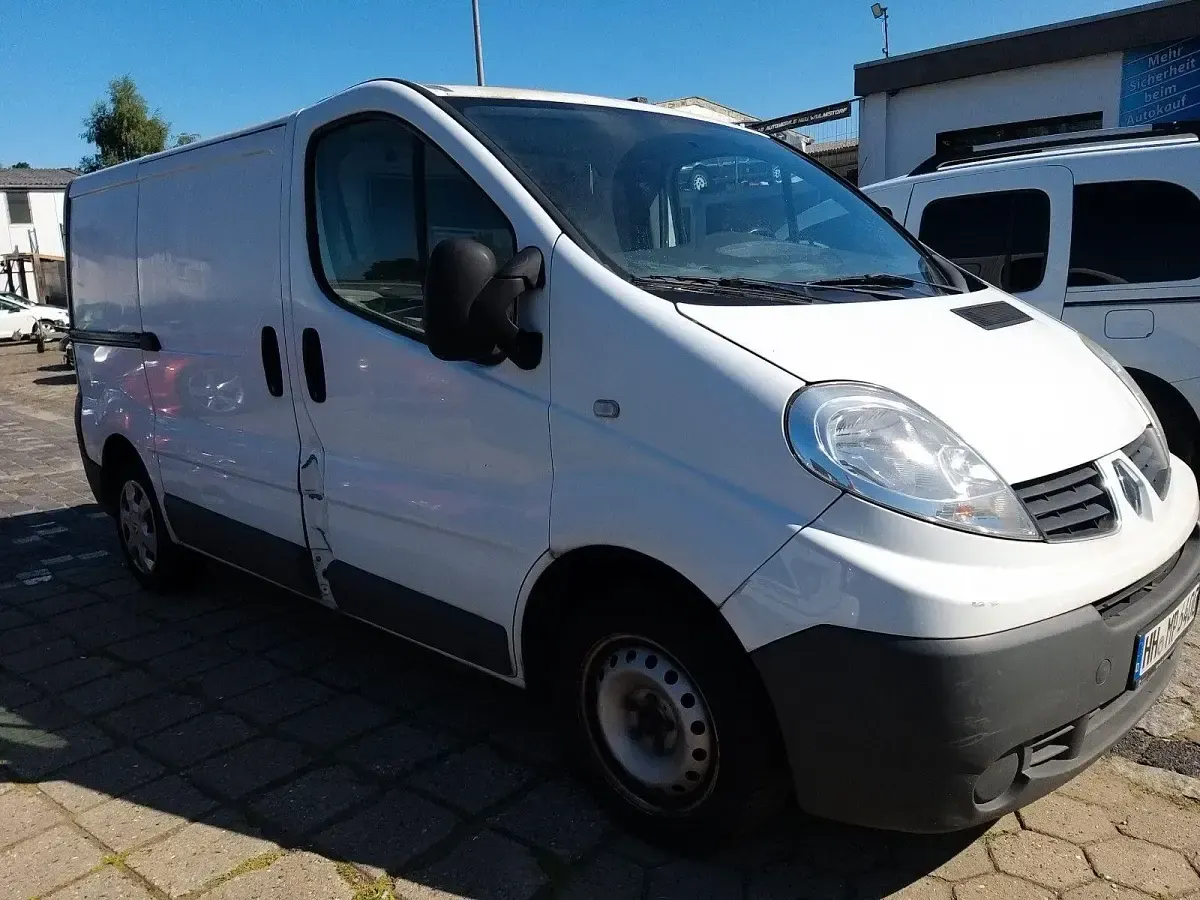 Gebraucht Renault Trafic 90 PS (66 kW) 2011 Weiß Van / Kleinbus