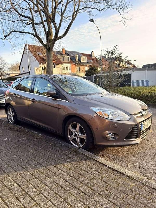 Gebraucht Ford Focus Titanium 125 PS (91 kW) 2012 Braun Kleinwagen