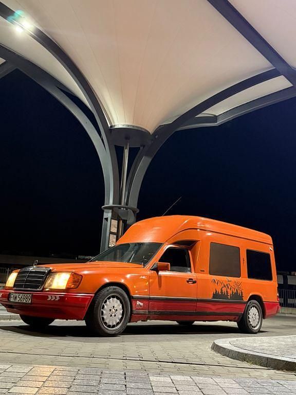 Orange Gebraucht 1988 Mercedes E250 Limousine | 12.000 € - Bild 1/4