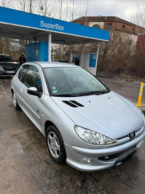 Gebraucht Peugeot 206 75 PS (55 kW) 2008 Silber Kleinwagen