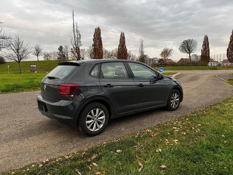 Grau Gebraucht 2019 VW Polo Highline Limousine | 14.000 € (Fairer Preis) - Bild 1/4