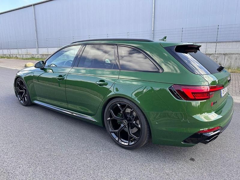 Grün Gebraucht 2019 Audi RS4 Competition Limousine | 59.999 € (Fairer Preis) - Bild 1/4