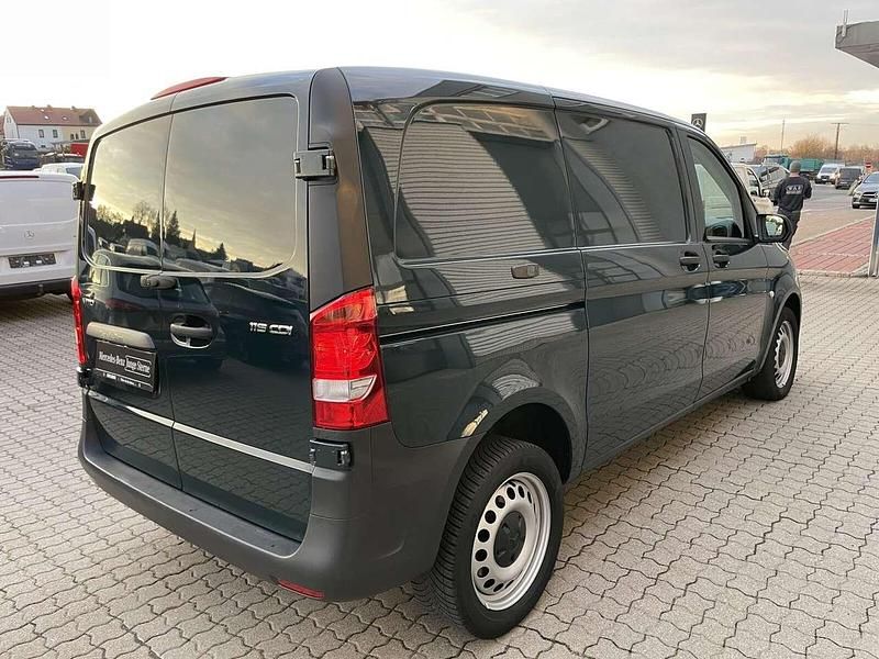 Gebraucht Mercedes Vito 163 PS (119 kW) 2022 Granitgrün Van