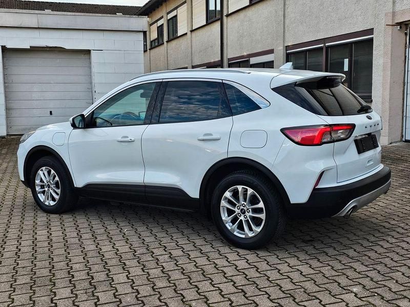 Gebraucht Ford Kuga Titanium 224 PS (164 kW) 2022 Weiß SUV