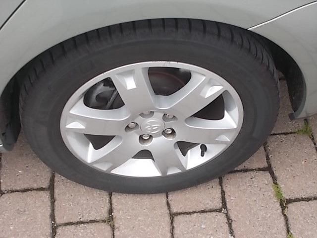 Gebraucht Toyota Avensis 129 PS (94 kW) 2005 Silber metallic Limousine